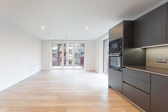 3 Bedroom Apartment To Rent In Park Central East, SE17