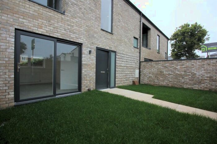 3 Bedroom Town House To Rent In Gloucester Road, Cheltenham, Gloucestershire, GL51