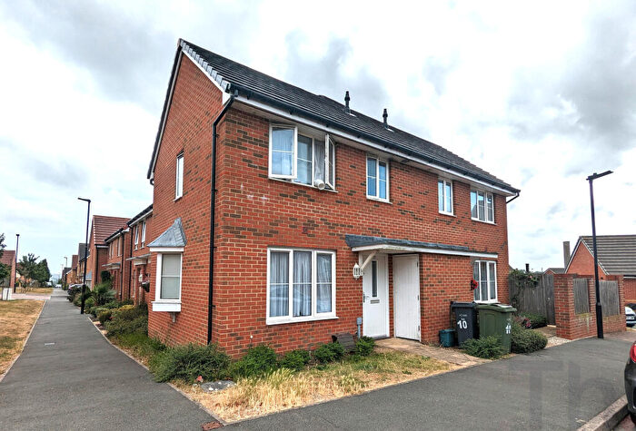 2 Bedroom End Of Terrace House To Rent In East Cowes, Isle Of Wight, PO32