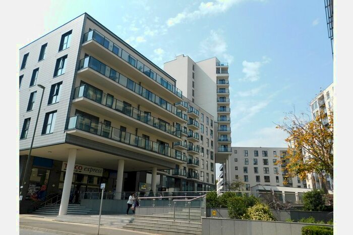 2 Bedroom Flat To Rent In Guildford Road, Woking, GU22