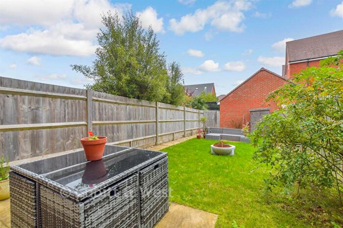 3 Bedroom Town House For Sale In Longacres Way, Chichester, West Sussex, PO20