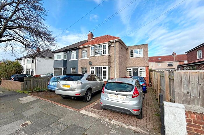 4 Bedroom Semi Detached House For Sale In Monks Avenue, Monkseaton, NE25