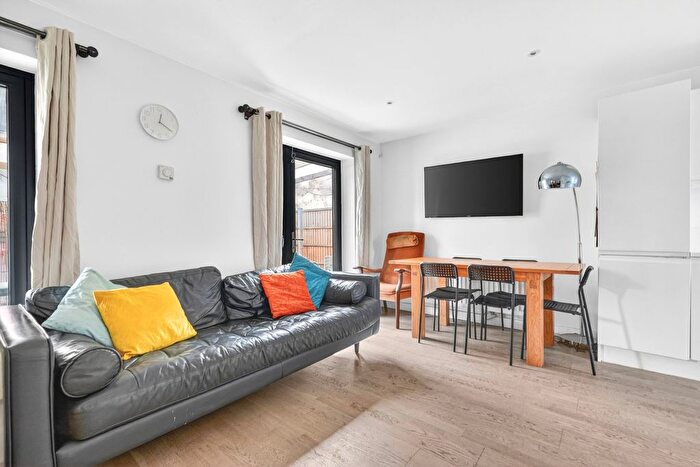 3 Bedroom Property For Sale In Cape Apartments, Rotherhithe New Road, London, SE16