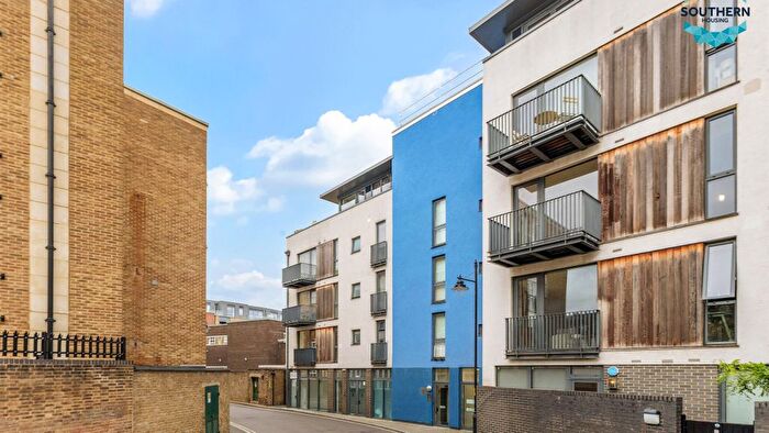 2 Bedroom Flat For Sale In City Walk, London, SE1