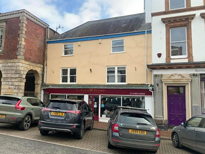 2 Bedroom Maisonette To Rent In Cornmarket Street, Torrington, EX38