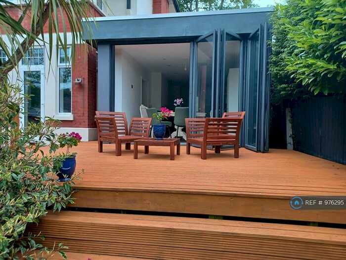 3 Bedroom Flat To Rent In Luscombe Road, Poole, BH14