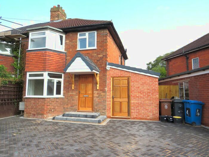 3 Bedroom Semi-Detached House To Rent In George Avenue, Mile Oak, Tamworth, B78
