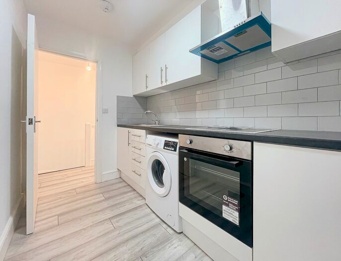 2 Bedroom Flat To Rent In Lea Bridge Road, London, E10