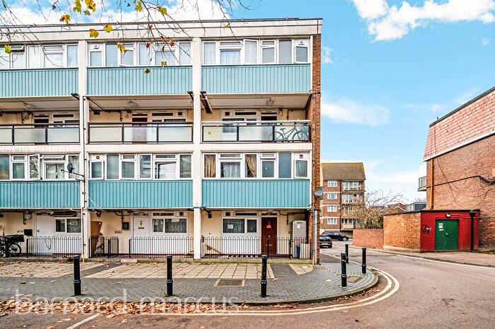 3 Bedroom Flat For Sale In Stanswood Gardens, London, SE5