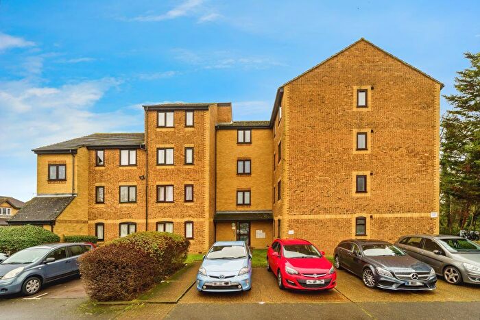 1 Bedroom Flat For Sale In Burket Close, Southall, UB2