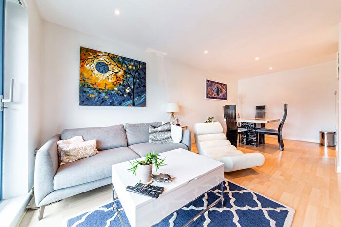 2 Bedroom Flat To Rent In Western Gateway, Royal Victoria, E16