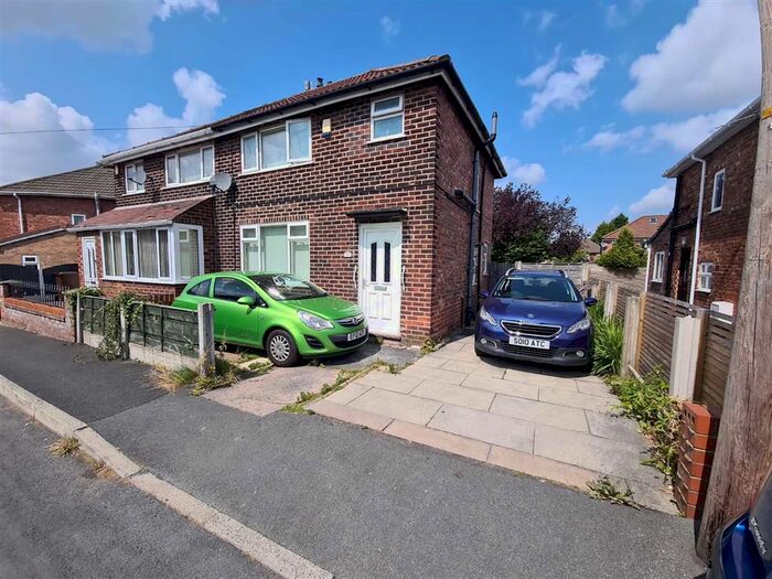 Houses for sale & to rent in M43 6NG, Ansdell Drive, Droylsden West