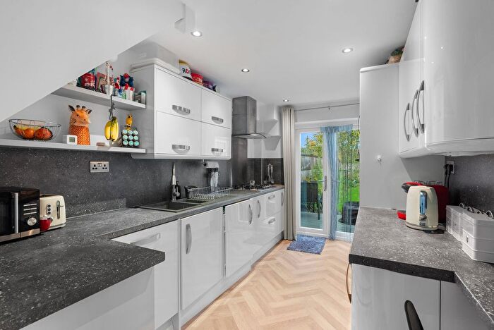 3 Bedroom End Of Terrace House For Sale In Finchams Close, Linton, CB21