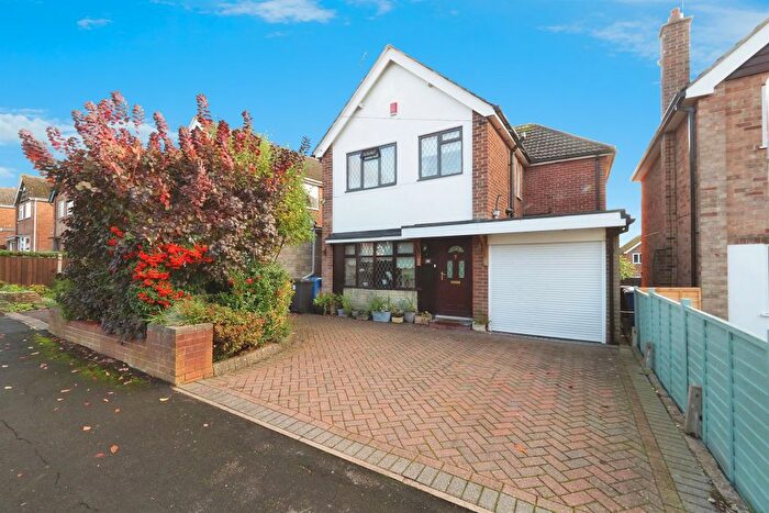 3 Bedroom Detached House For Sale In Cadgwith Drive, Derby, DE22