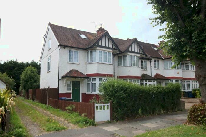 4 Bedroom End Of Terrace House To Rent In Mayfield Avenue, North Finchley, N12