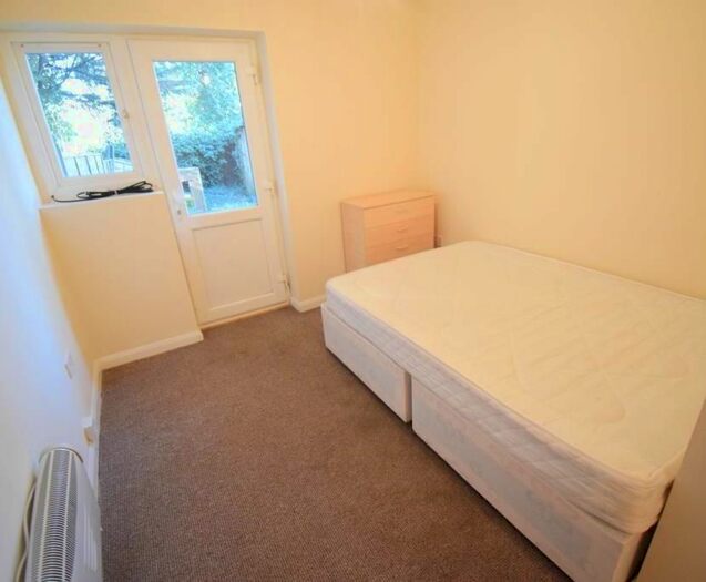 Studio To Rent In Brentmead Place, Golders Green, London, NW11