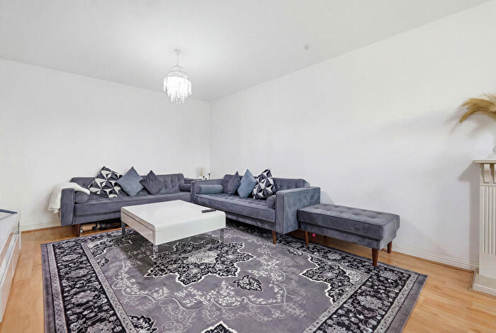 2 Bedroom Apartment To Rent In Rookery Way, London, NW9