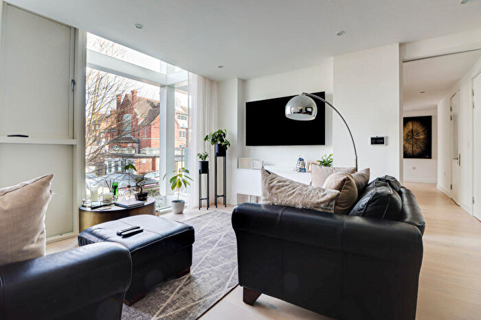 2 Bedroom Flat For Sale In Gabriel Square, St. Albans, Hertfordshire, AL1
