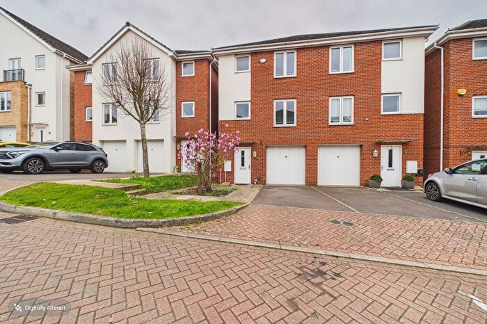 4 Bedroom Detached House To Rent In Regis Park Road, Reading, Berkshire, RG6