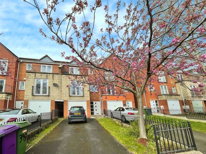 3 Bedroom Terraced House To Rent In Willenhall Road, Wolverhampton, West Midlands, WV1