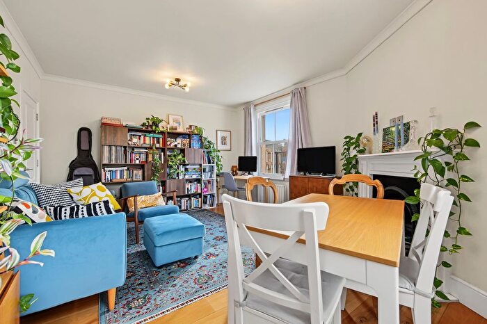 2 Bedroom Flat To Rent In Blackstock Road, London, N5