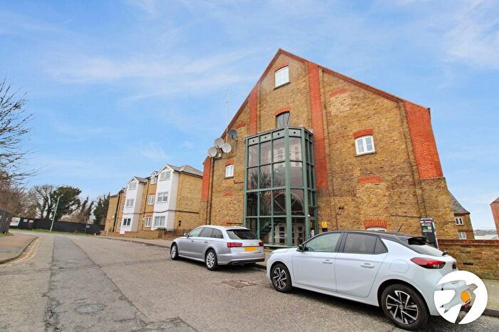 1 Bedroom Flat To Rent In Clifton Road, Gravesend, Kent, DA11