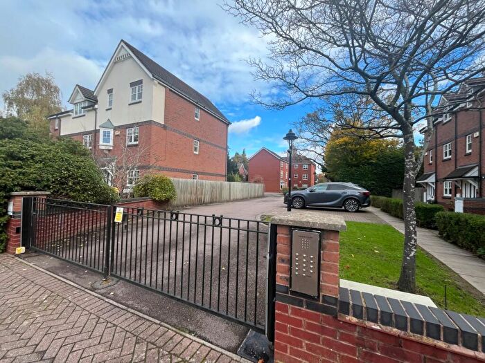 2 Bedroom Flat To Rent In Thorpe Court, Solihull, West Midlands, B91