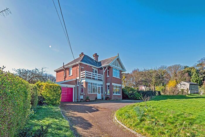 4 Bedroom Detached House For Sale In Calbourne Road, Newport, PO30