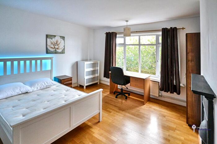 4 Bedroom Flat To Rent In Devonshire Road, Polygon, Southampton, SO15