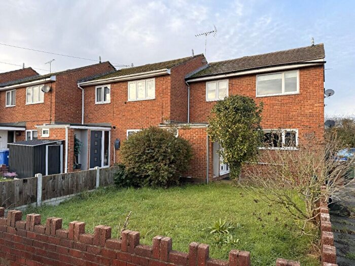 4 Bedroom End Of Terrace House For Sale In Milton Road, Corringham, Essex, SS17