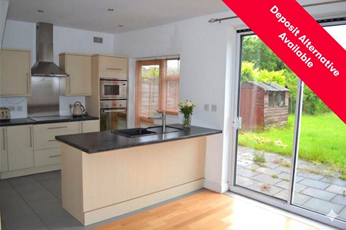 3 Bedroom Semi Detached House To Rent In Rosslyn Avenue, Romford, RM3