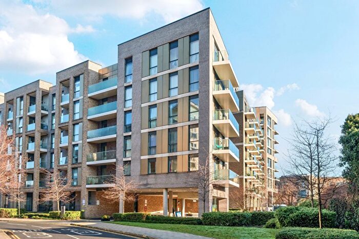 2 Bedroom Flat To Rent In Queenshurst Square, Kingston Upon Thames, Surrey, KT2