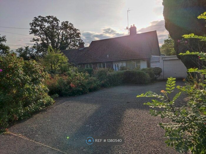 3 Bedroom Bungalow To Rent In College Lane, Hatfield, AL10