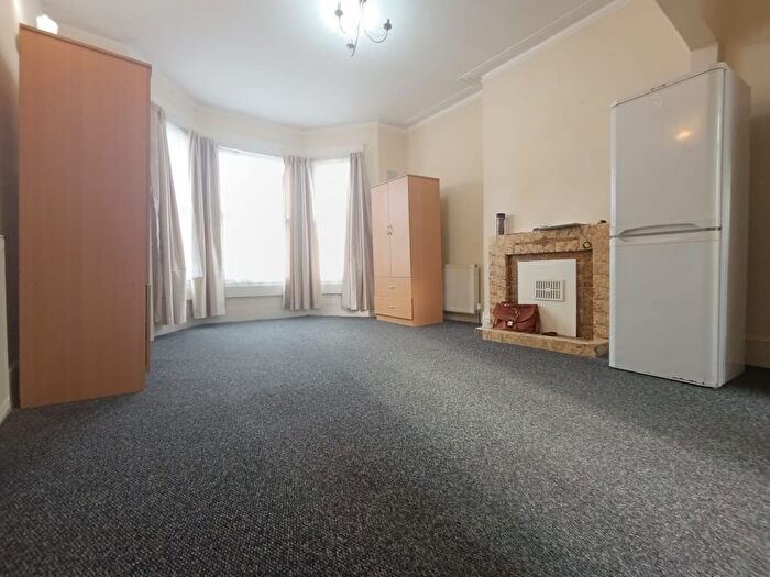 1 Bedroom Flat To Rent In Windsor Road, London, E7