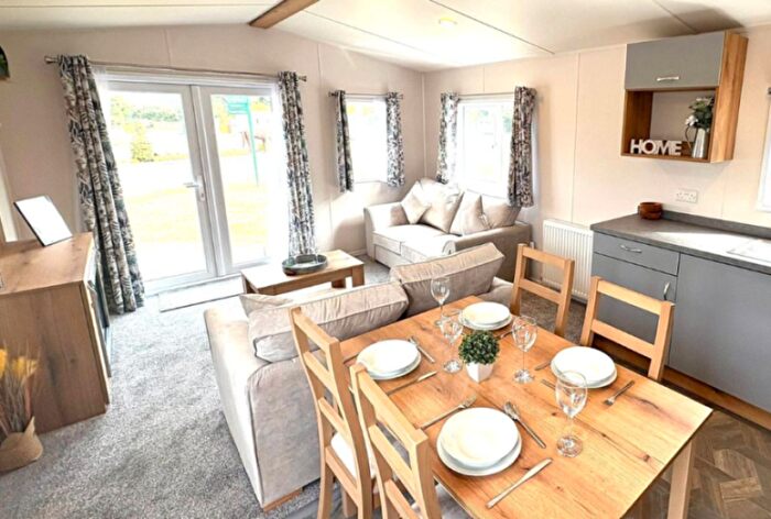 2 Bedroom Mobile/park Home For Sale In Holms Farm Road, Dalrymple, Ayr, KA6