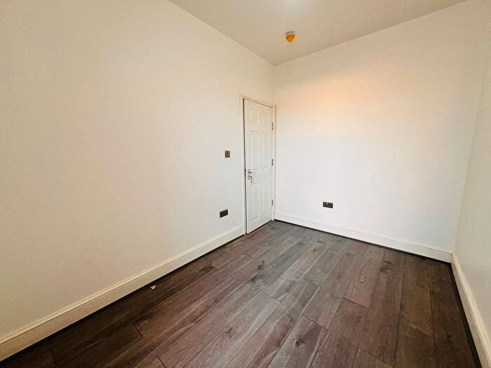 6 Bedroom Terraced House To Rent In Glenny Road, Barking, IG11
