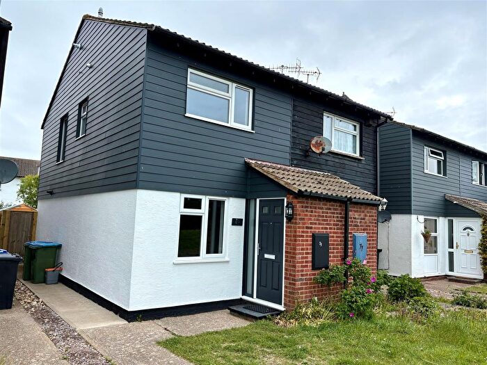2 Bedroom Semi-Detached House To Rent In Windward Close, Beaumont Park, Littlehampton, BN17