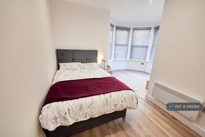 Studio To Rent In Broomfield Crescent, Leeds, LS6