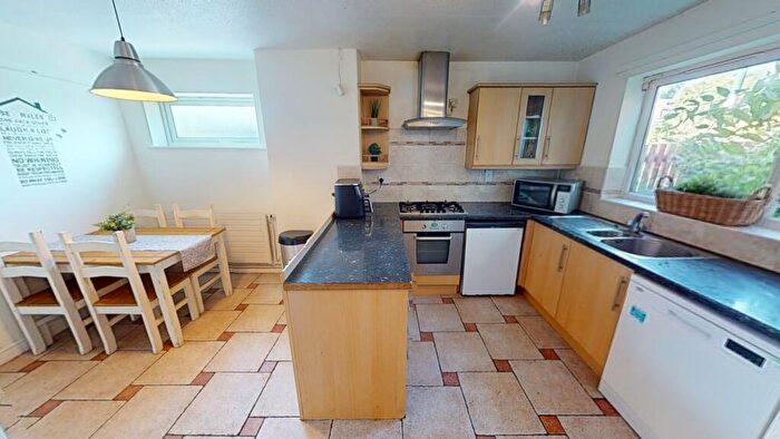 4 Bedroom Semi-Detached House To Rent In Harlaxton Walk, Nottingham, NG3