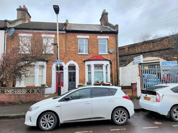 2 Bedroom Flat To Rent In Clinton Road, E7