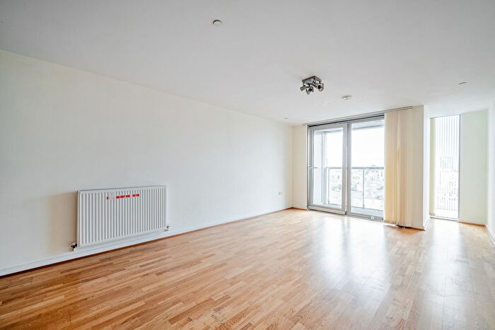 2 Bedroom Flat For Sale In Dancers Way, London, SE8
