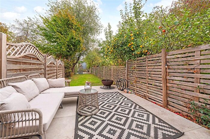 2 Bedroom Flat For Sale In Friern Road, East Dulwich, London, SE22