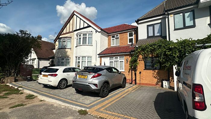 2 Bedroom Maisonette To Rent In Kenton Lane, Harrow, HA3
