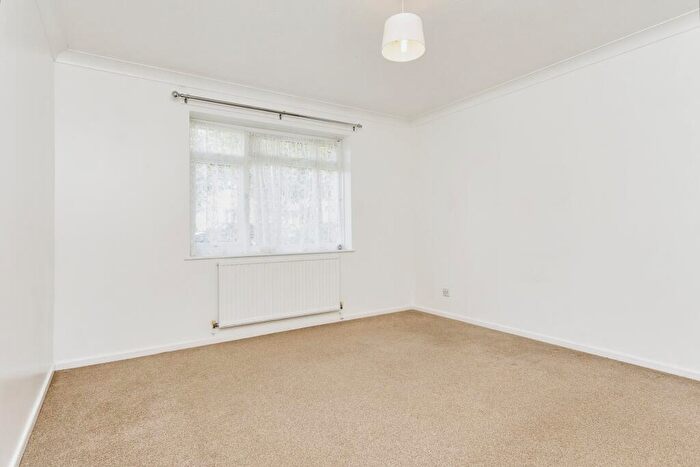 2 Bedroom Bungalow To Rent In Woods Drive, Apse Heath, PO36