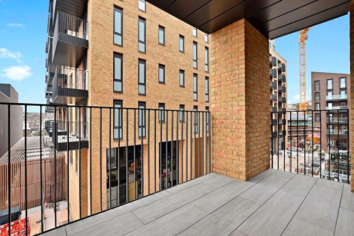 2 Bedroom Flat To Rent In Rams Quarter, Wandsworth, SW18