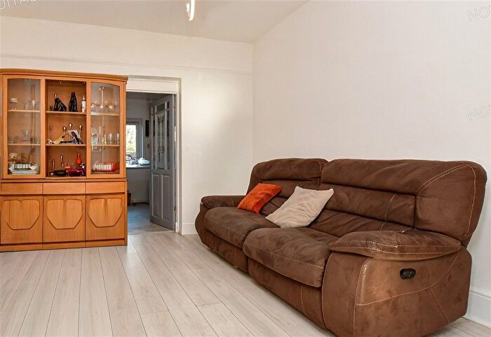 4 Bedroom Terraced House For Sale In Penshurst Road, Thornton Heath, Surrey, CR7