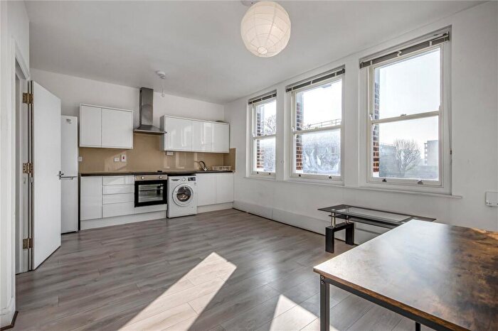 3 Bedroom Flat To Rent In Walworth Road, London, SE17