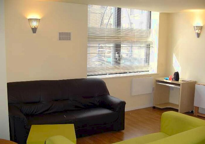 1 Bedroom Flat To Rent In Landmark House, City Centre, Bradford, BD1