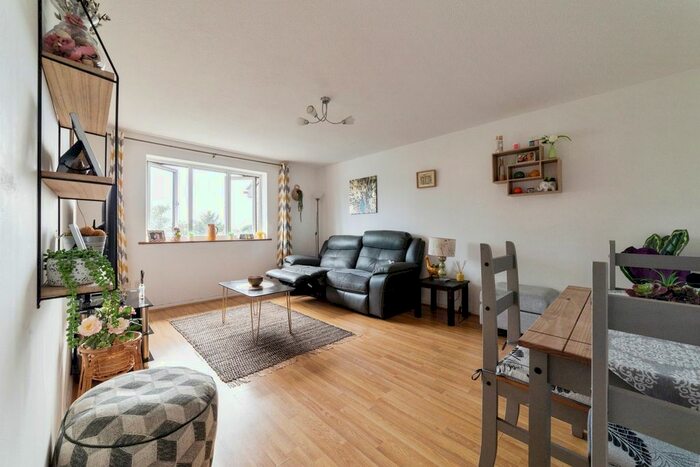 2 Bedroom Flat To Rent In Athlone Court, Stocksfield Road, London, E17