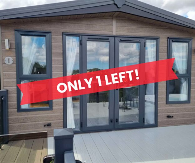 2 Bedroom Lodge For Sale In Louth, Lincolnshire, LN11